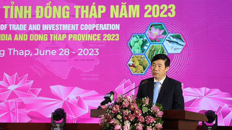 Chủ tịch Ủy ban nhân dân tỉnh Đồng Tháp Phạm Thiện Nghĩa phát biểu tại buổi khai mạc.