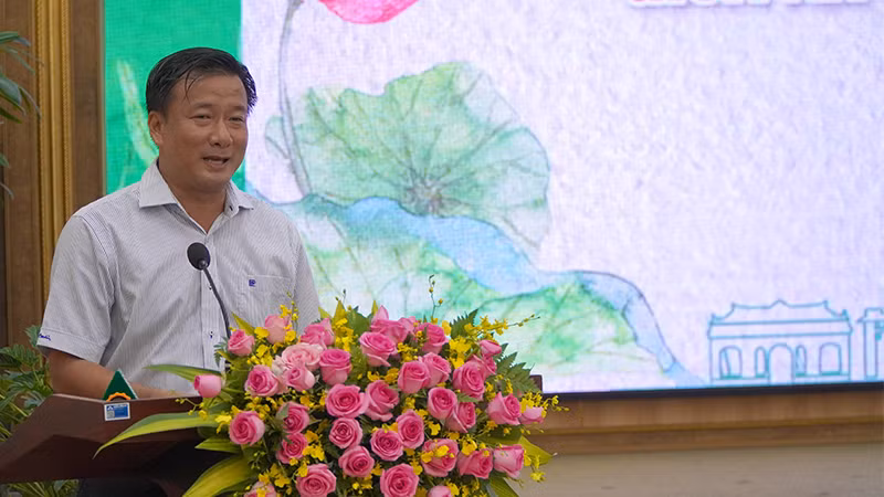 Phó Chủ tịch Ủy ban nhân dân tỉnh Đồng Tháp Nguyễn Phước Thiện thông tin về Hội nghị Hợp tác thương mại và đầu tư giữa Ấn Độ và tỉnh Đồng Tháp.