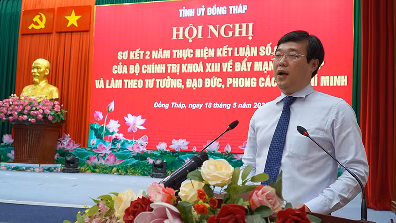 Bí thư Tỉnh ủy Đồng Tháp Lê Quốc Phong phát biểu tại hội nghị. (Ảnh: HỮU NGHĨA)