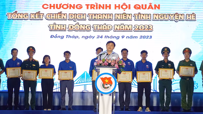 Phó Bí thư Thường trực Tỉnh ủy Đồng Tháp Phan Văn Thắng phát biểu tại chương trình.