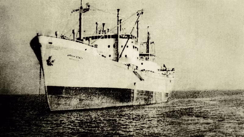 Tàu Liên Xô chở cán bộ, bộ đội, học sinh miền nam ra bắc năm 1954. (Ảnh: Bảo tàng tỉnh Đồng Tháp)