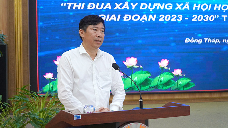 Chủ tịch Ủy ban nhân dân tỉnh Đồng Tháp Phạm Thiện Nghĩa phát động phong trào thi đua.