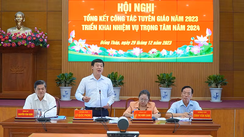 Bí thư Tỉnh ủy Đồng Tháp Lê Quốc Phong phát biểu chỉ đạo hội nghị. (Ảnh: HỮU NGHĨA)