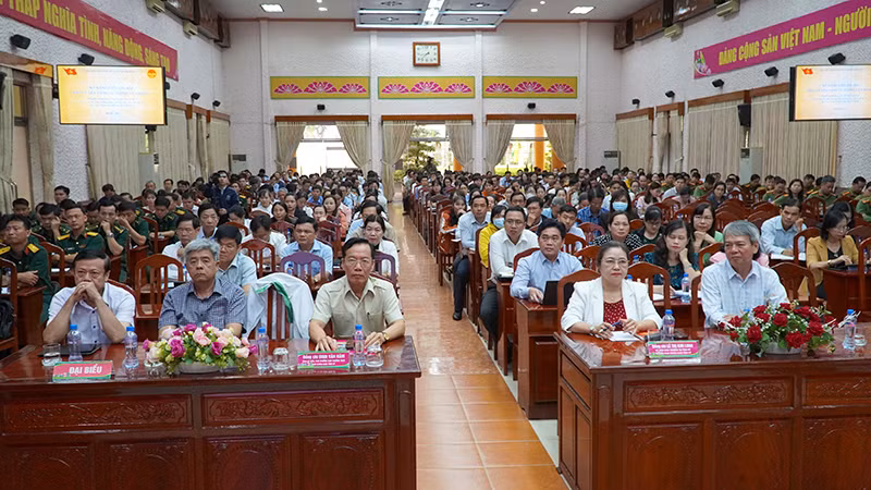 Đại biểu tham dự hội nghị. (Ảnh: HỮU NGHĨA)