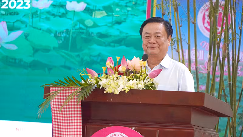 Bộ trưởng Nông nghiệp và Phát triển nông thôn Lê Minh Hoan chia sẻ tại tọa đàm. (Ảnh: HỮU NGHĨA)