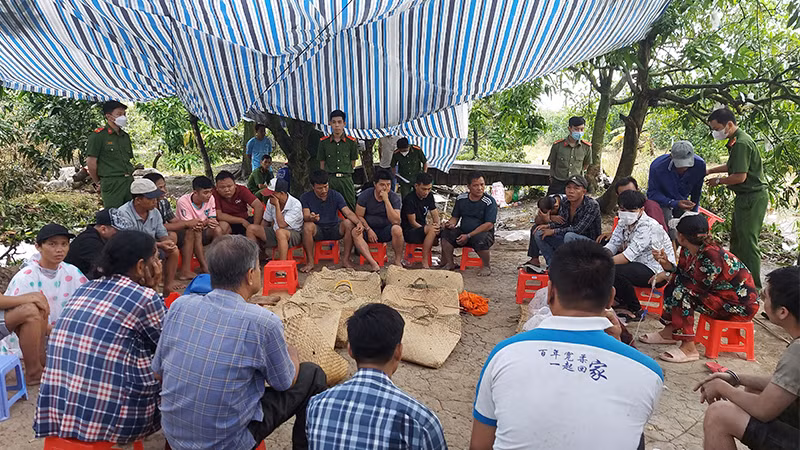 Các đối tượng bị bắt giữ tại hiện trường.