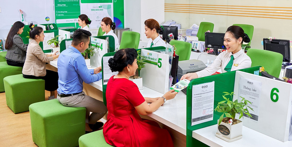 Các ngân hàng thương mại chủ động phát triển hàng loạt sản phẩm mới đi kèm dịch vụ hóa hỗ trợ nhằm nâng cao tính cạnh tranh. 