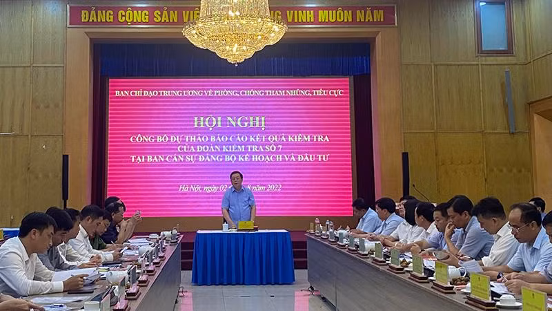 Đồng chí Nguyễn Trọng Nghĩa phát biểu tại Hội nghị.