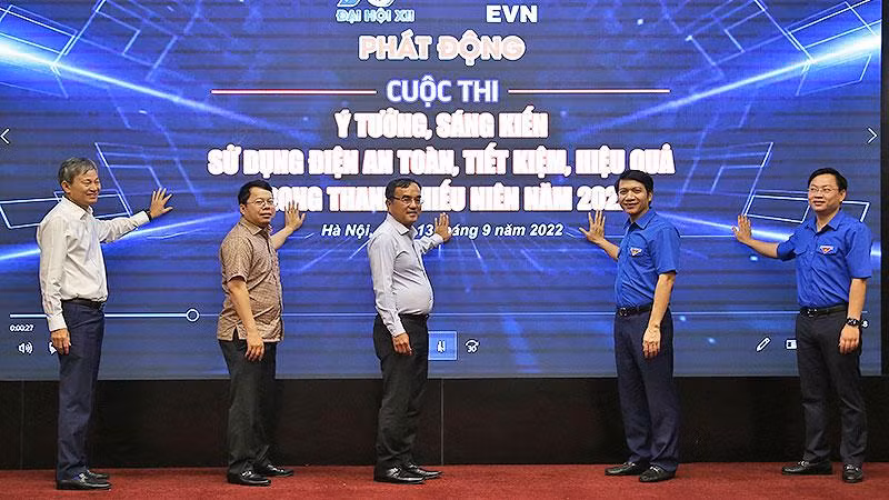 Đại diện Trung ương Đoàn Thanh niên Cộng sản Hồ Chí Minh và Tập đoàn Điện lực Việt Nam thực hiện nghi lễ phát động Cuộc thi.