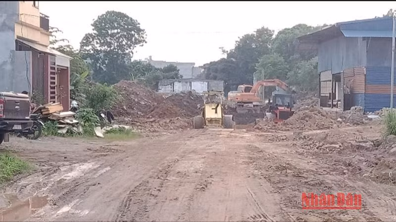 Khu đô thị hồ Xương Rồng ở thành phố Thái Nguyên xây dựng hơn mười năm chưa xong, vì không giải phóng được mặt bằng.