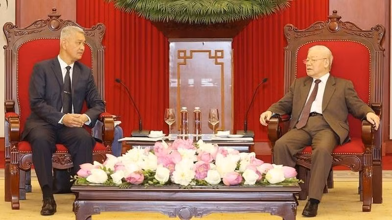 Tổng Bí thư Nguyễn Phú Trọng tiếp đồng chí Anouphap Tounalom, Bí thư Trung ương Đảng Nhân dân Cách mạng Lào, Bí thư Thành ủy, Chủ tịch Hội đồng Nhân dân Thủ đô Vientiane (Lào) thăm và làm việc tại Việt Nam. (Ảnh: Trí Dũng/TTXVN)