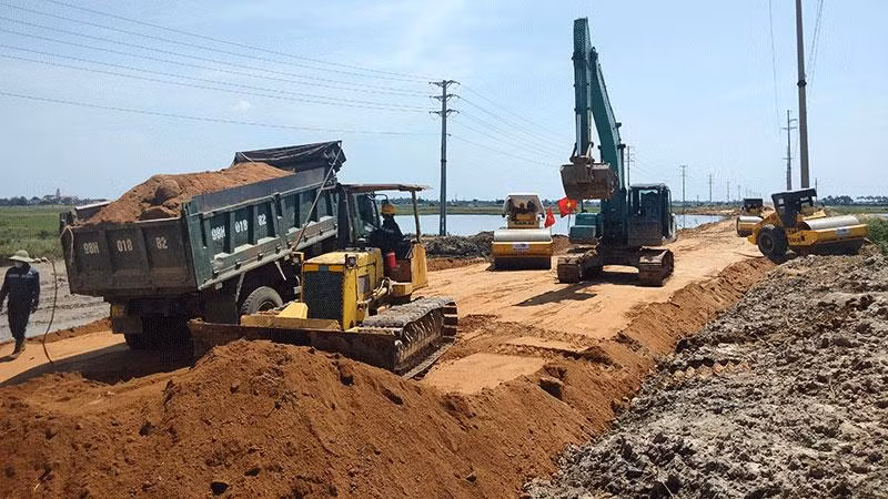 Công ty xây lắp 368 tập trung nhân lực, máy móc phấn đấu hoàn thành khối lượng đào đắp đường An Viên Mỹ Thành trước mùa mưa. 