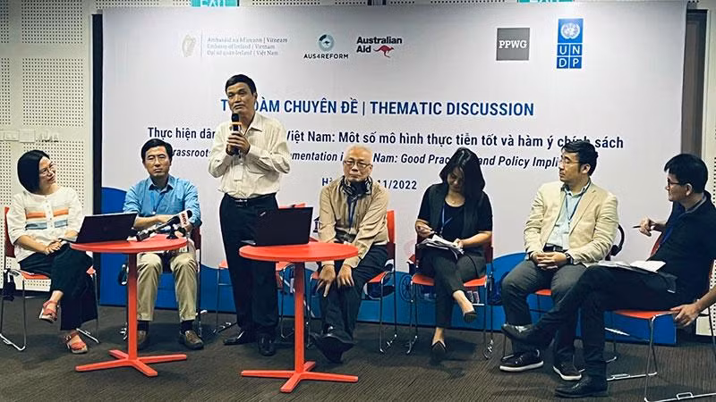 Các chuyên gia chia sẻ thông tin tại buổi tọa đàm.