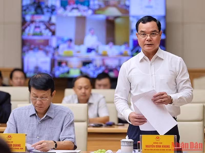 Chủ tịch Tổng Liên đoàn Lao động Việt Nam Nguyễn Đình Khang: Cần thiết đầu tư hạ tầng cơ bản để phục vụ cho người lao động tại những nơi thị trường lao động có hướng phát triển.