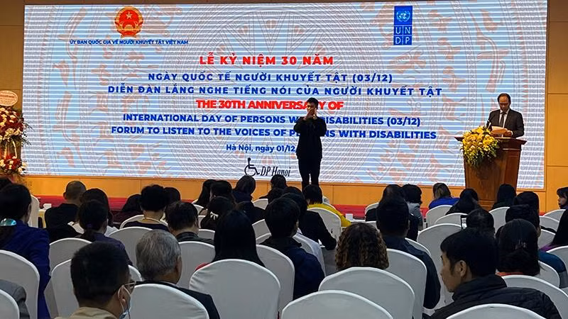 Toàn cảnh Lễ kỷ niệm 30 năm Ngày Quốc tế về người khuyết tật.