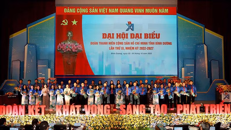 Ra mắt Ban Chấp hành Tỉnh Đoàn Bình Dương nhiệm kỳ mới.
