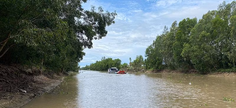 Một đoạn kênh T5, dòng kênh đã thay đổi vùng đất phèn Tứ giác Long Xuyên thành vựa lúa.