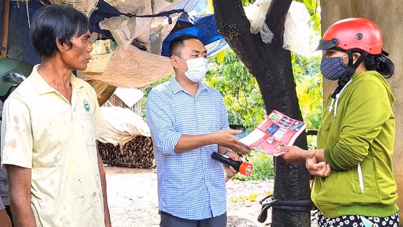 Trước tình hình bệnh nhân mắc sốt xuất huyết gia tăng nhanh chóng, các địa phương ở Đắk Lắk đẩy mạnh công tác tuyên truyền, vận động người dân nâng cao nhận thức phòng, chống dịch.