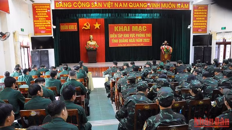 Quang cảnh buổi khai mạc diễn tập khu vực phòng thủ tỉnh Quảng Ngãi năm 2022.