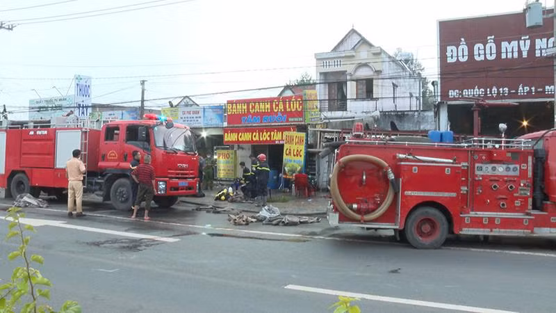 Hiện trường đám cháy khiến 3 người thương vong.