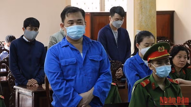 Bị cáo Mãnh và các đồng phạm lãnh án tù.