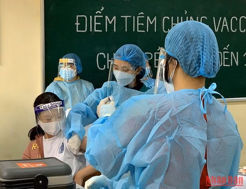 Thái Bình đẩy nhanh tỷ lệ tiêm các mũi vaccine nhắc lại và bổ sung phòng Covid-19. Thái Bình đẩy nhanh tỷ lệ tiêm các mũi vaccine nhắc lại và bổ sung phòng Covid-19.