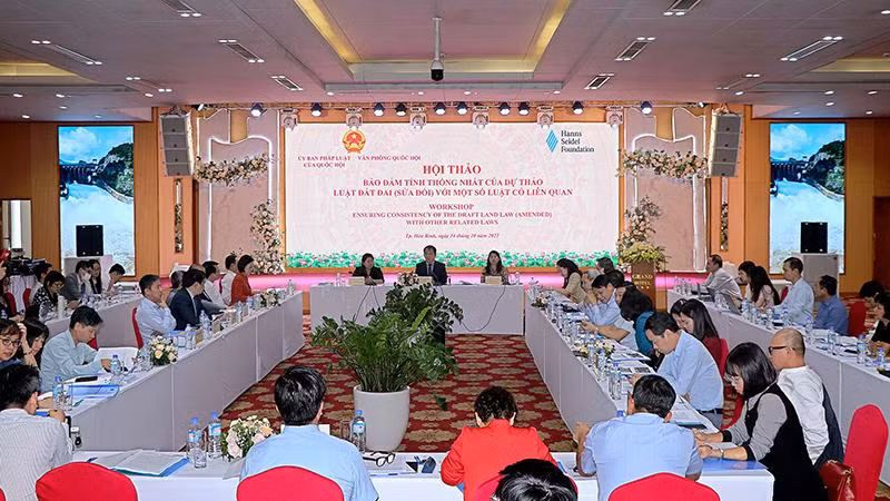 Các đại biểu tại Hội thảo.