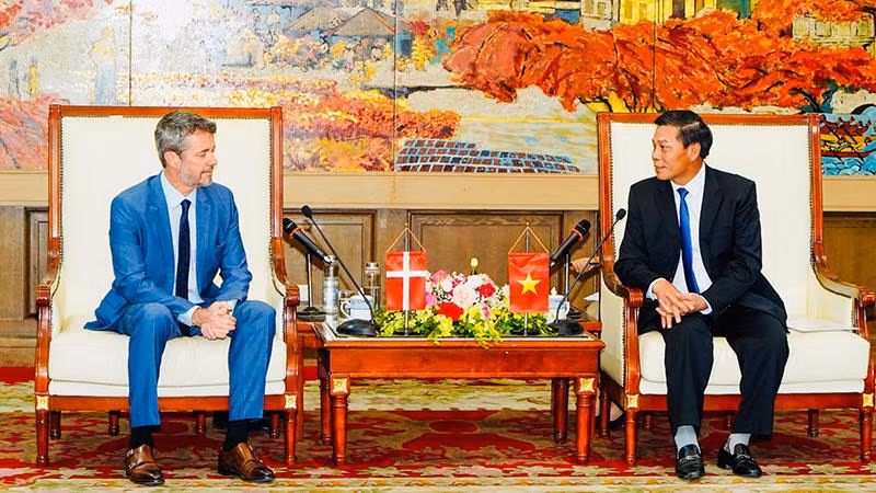 Chủ tịch Ủy ban nhân dân thành phố Hải Phòng Nguyễn Văn Tùng tiếp xã giao Thái tử kế vị Đan Mạch Frederik.