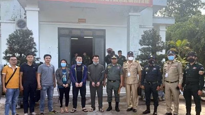 Công an tỉnh Đồng Nai tiếp nhận 3 đối tượng trong đường dây mua bán người, tổ chức đưa người xuất cảnh trái phép sang Campuchia.