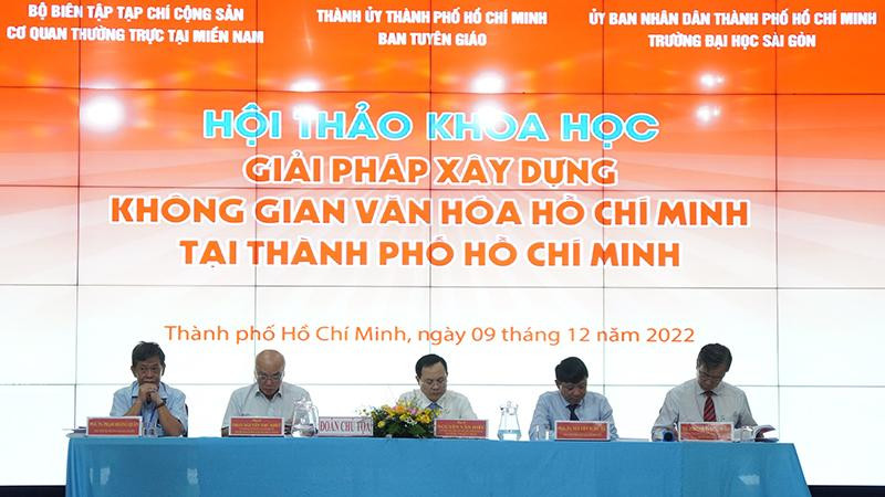 Các đại biểu chủ trì buổi Hội thảo.