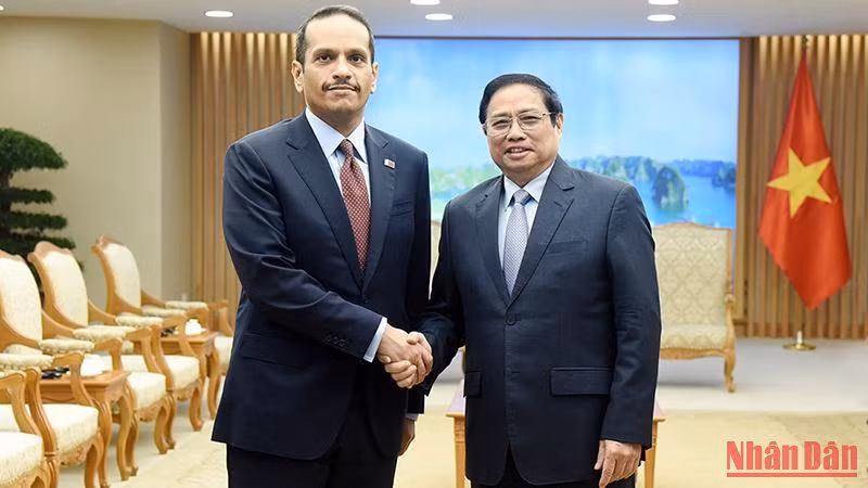 Thủ tướng Phạm Minh Chính đón Phó Thủ tướng, Bộ trưởng Ngoại giao Qatar Sheikh Mohammed bin Abdulrahman Al-Thani.