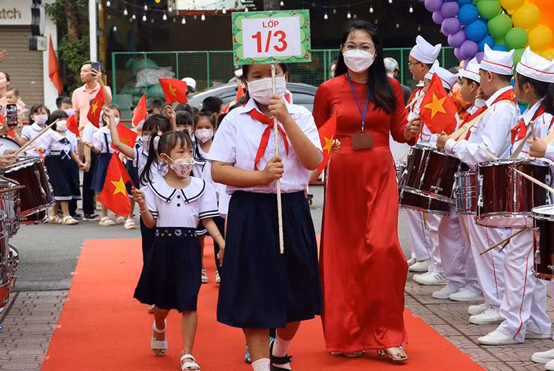 Nghi thức đón học sinh lớp 1 vào năm học mới tại Trường tiểu học Nguyễn An Ninh, thành phố Biên Hòa, tỉnh Đồng Nai.