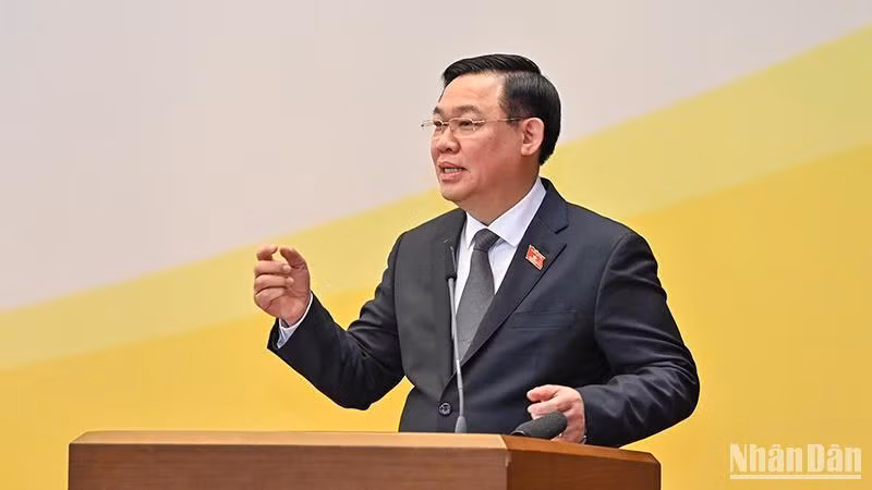 Chủ tịch Quốc hội Vương Đình Huệ phát biểu chỉ đạo và kết luận hội nghị. (Ảnh: DUY LINH)