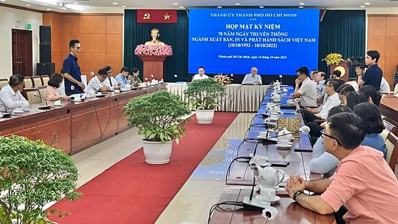 Toàn cảnh buổi họp mặt.