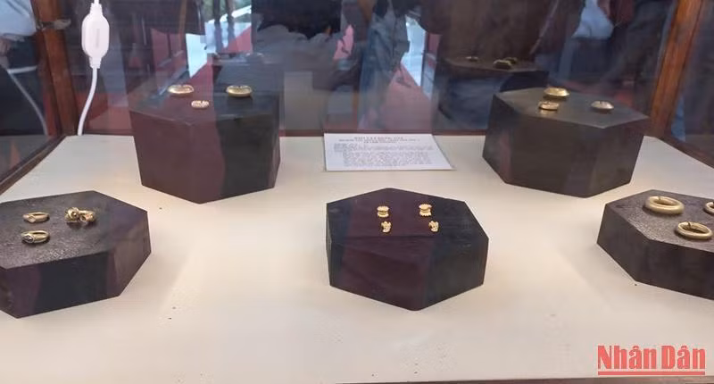 Bảo vật quốc gia Bộ sưu tập trang sức vàng Trà Veo 3 và Lâm Thượng, thế kỷ X-XII.