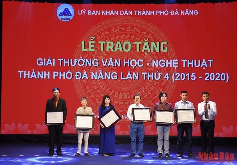 Các tác giả đạt giải A Giải thưởng Văn học-Nghệ thuật thành phố Đà Nẵng lần thứ 4.