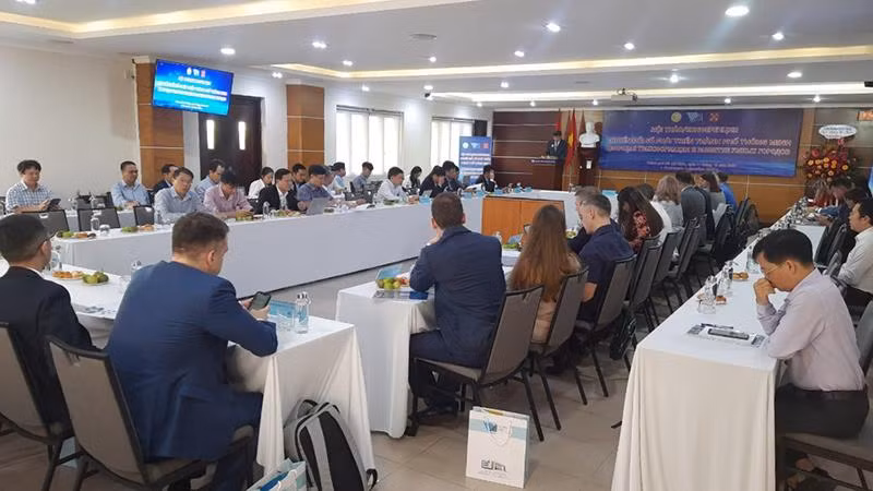 Quang cảnh hội thảo “Chuyển đổi số, phát triển thành phố thông minh".