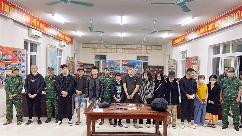 Các đối tượng liên quan trong đường dây đưa người nhập cảnh trái phép vừa bị bắt giữ.