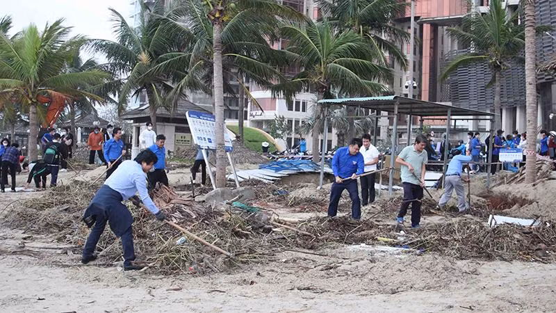 Từ sáng sớm công tác dọn dẹp đã được triển khai.