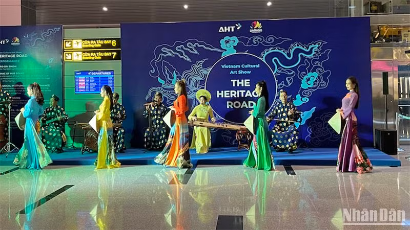 Nhà ga Quốc tế Đà Nẵng đưa chương trình nghệ thuật Con đường di sản vào phục vụ du khách từ ngày 24/12.