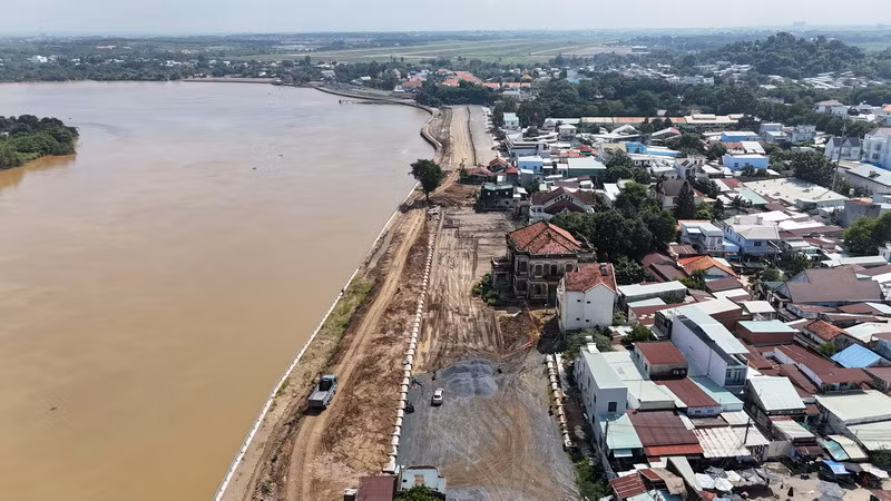 Phương án 2 có thể giữ lại ngôi biệt thự cổ và không ảnh hưởng nhiều tiến độ dự án đường ven sông Đồng Nai được Sở Xây dựng đề xuất với Ủy ban nhân dân tỉnh.