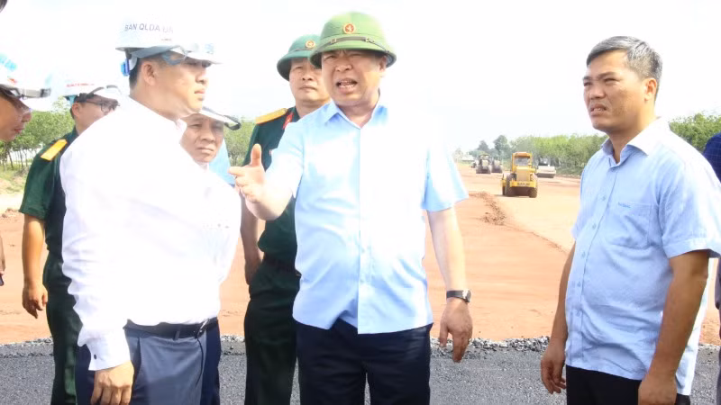 Bộ trưởng Trần Hồng Minh kiểm tra tiến độ dự án cao tốc Biên Hòa-Vũng Tàu, đoạn qua địa bàn tỉnh Đồng Nai.