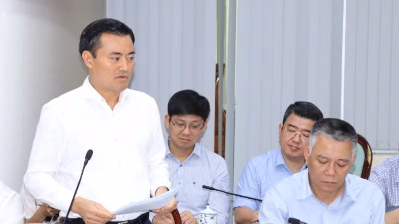 Phó Chủ tịch Ủy ban nhân dân Thành phố Hồ Chí Minh Bùi Xuân Cường kiến nghị làm nút giao kết nối huyện Cần Giờ với cao tốc Bến Lức-Long Thành.