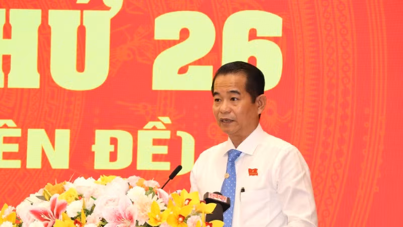 Chủ tịch Hội đồng nhân dân tỉnh Đồng Nai Thái Bảo phát biểu tại kỳ họp.