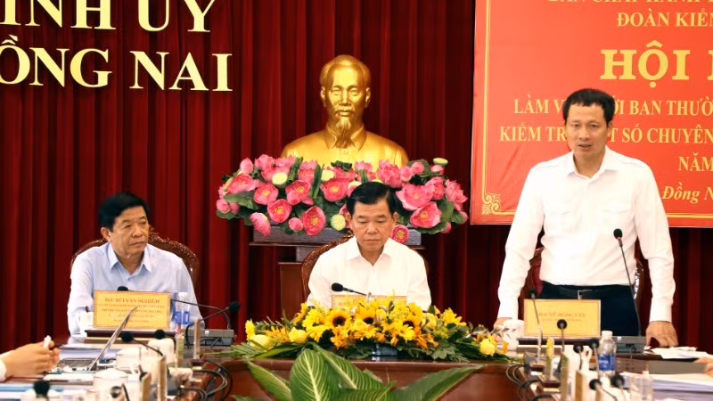 Bí thư Tỉnh ủy Đồng Nai Vũ Hồng Văn phát biểu tại buổi làm việc.