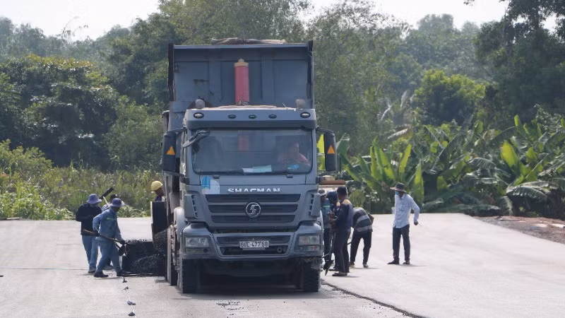 Thi công phần đắp gia tải và quan trắc lún đường đầu cầu phía mố M2, cầu Vàm Cát Sứt.