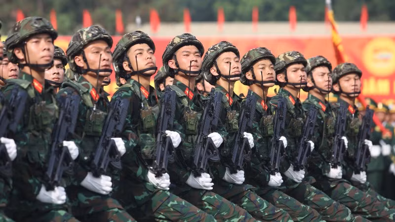 Tham gia tổng hợp luyện diễu binh có 36 khối.