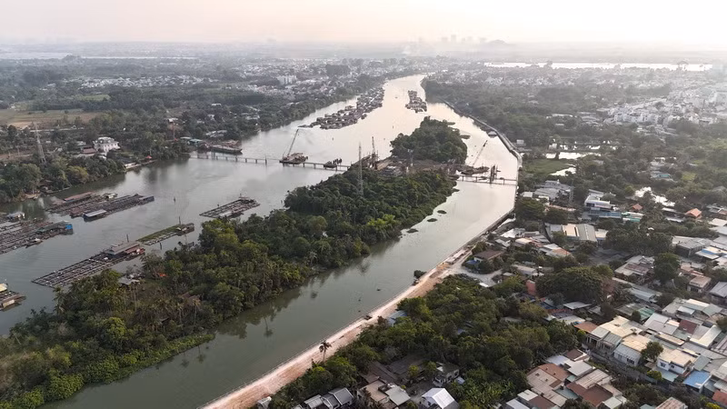 Dự án đường ven sông Cái với đường trục trung tâm thành phố Biên Hòa giao nhau tại khu vực cầu Thống Nhất.