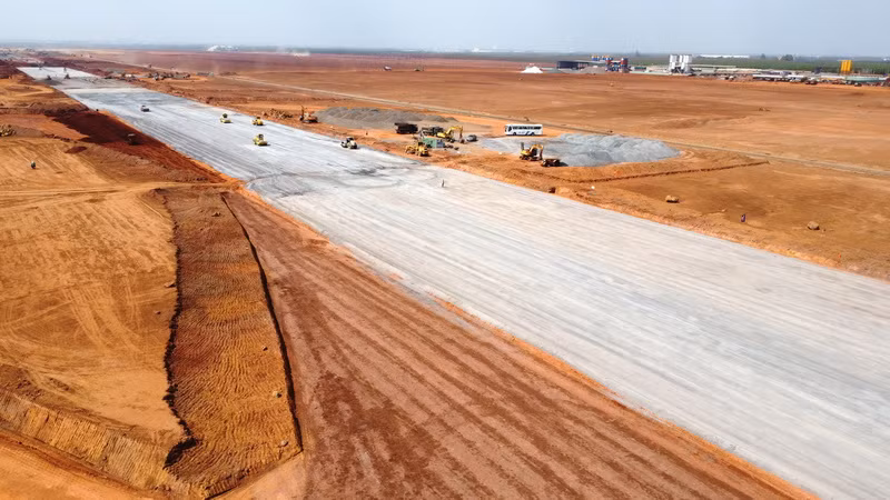 Đường cất, hạ cánh số 1 sân bay Long Thành đang được tăng tốc tiến độ thi công.