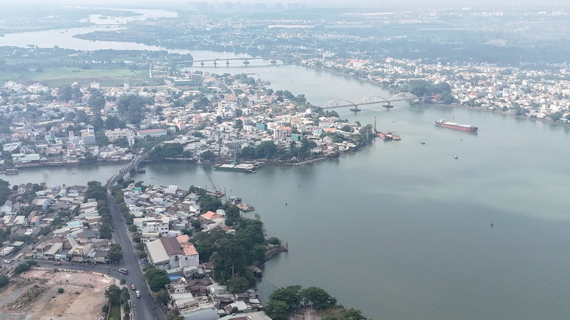 Một góc đô thị Biên Hòa giáp sông Đồng Nai.